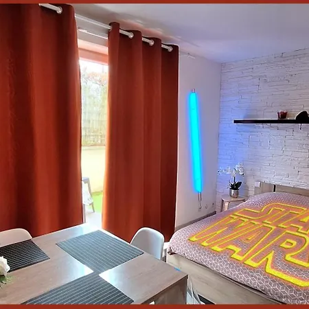 Apartment Avec Salle De Jeux Privee,10min De Transport En Commun 6 Couchages *